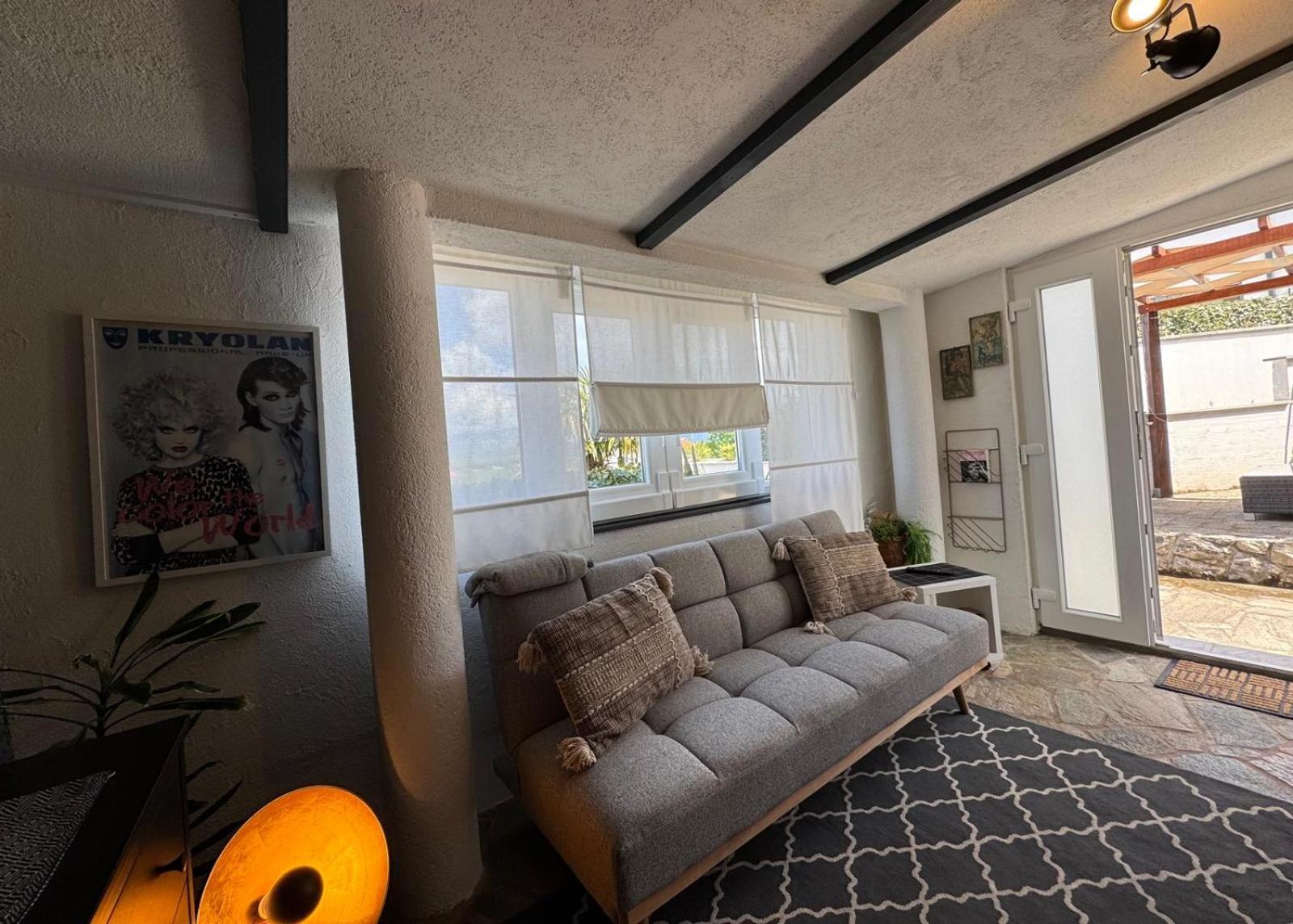 Apartment Paris Njivice Εξωτερικό φωτογραφία