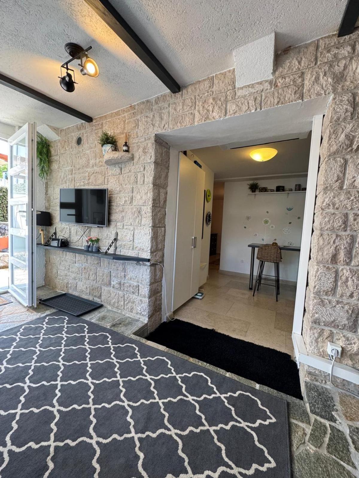 Apartment Paris Njivice Εξωτερικό φωτογραφία